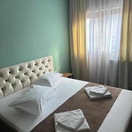 Hotel Freedom&Relax Buzău Esterno foto