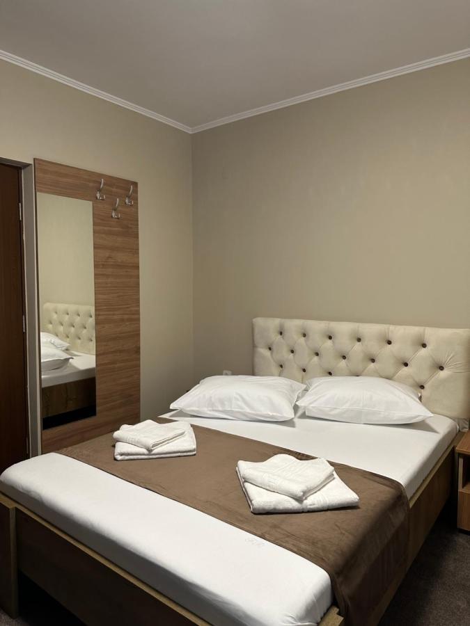 Hotel Freedom&Relax Buzău Esterno foto