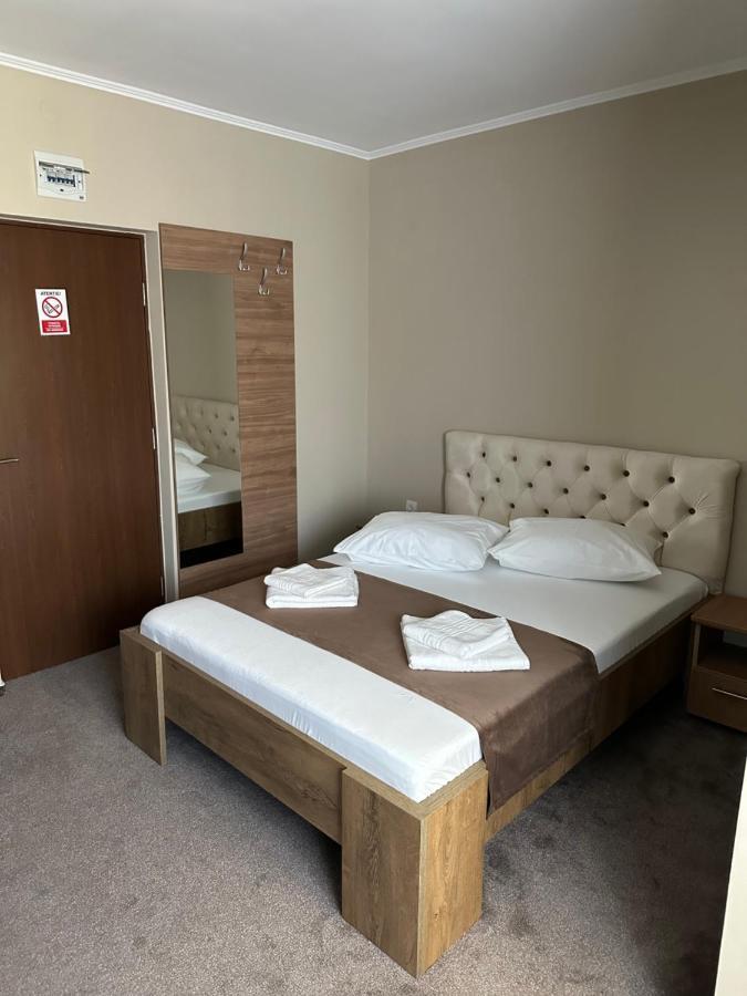Hotel Freedom&Relax Buzău Esterno foto