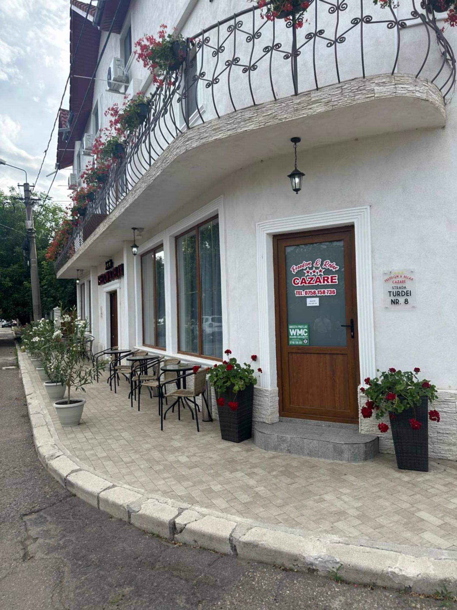 Hotel Freedom&Relax Buzău Esterno foto