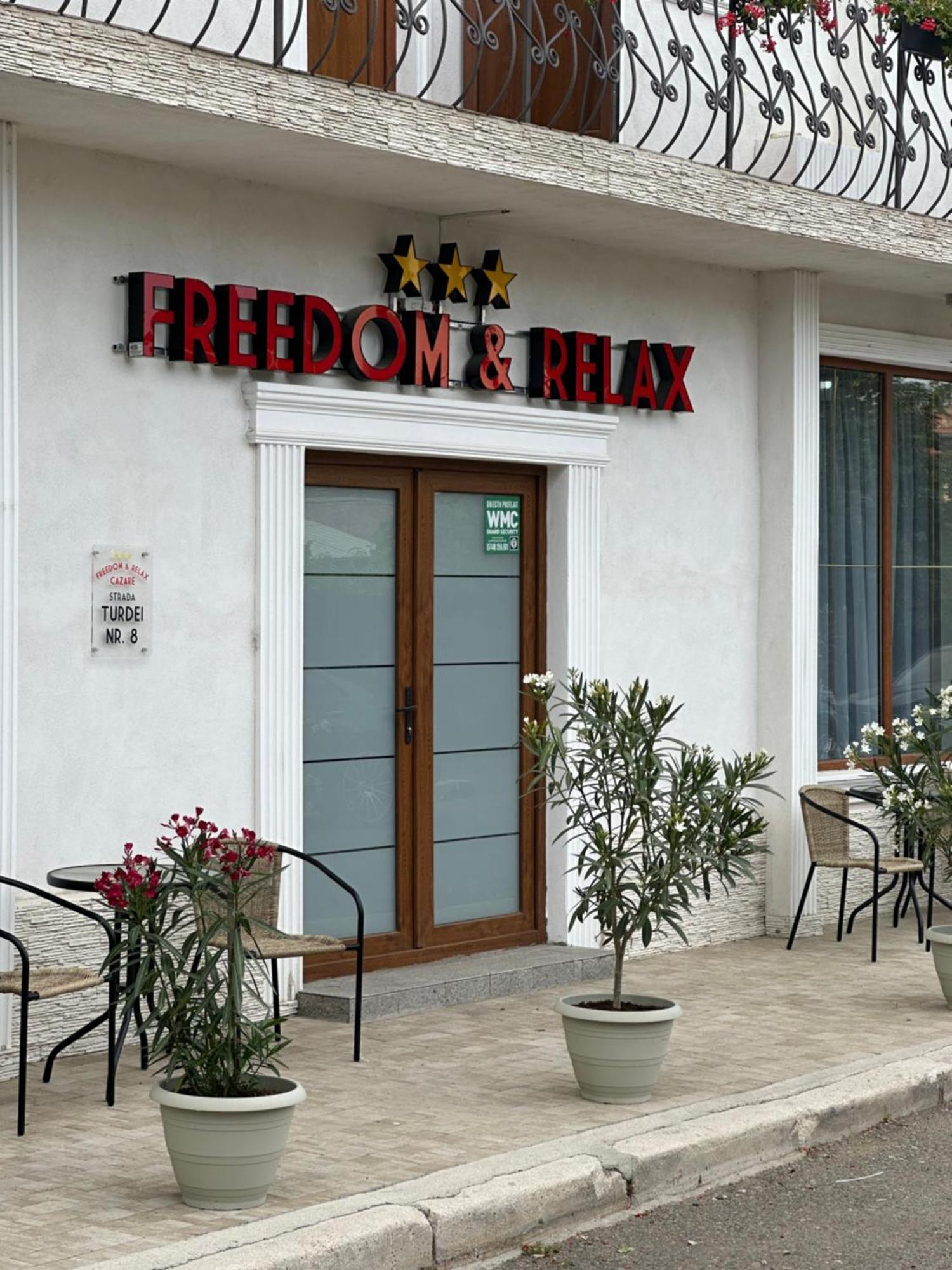 Hotel Freedom&Relax Buzău Esterno foto