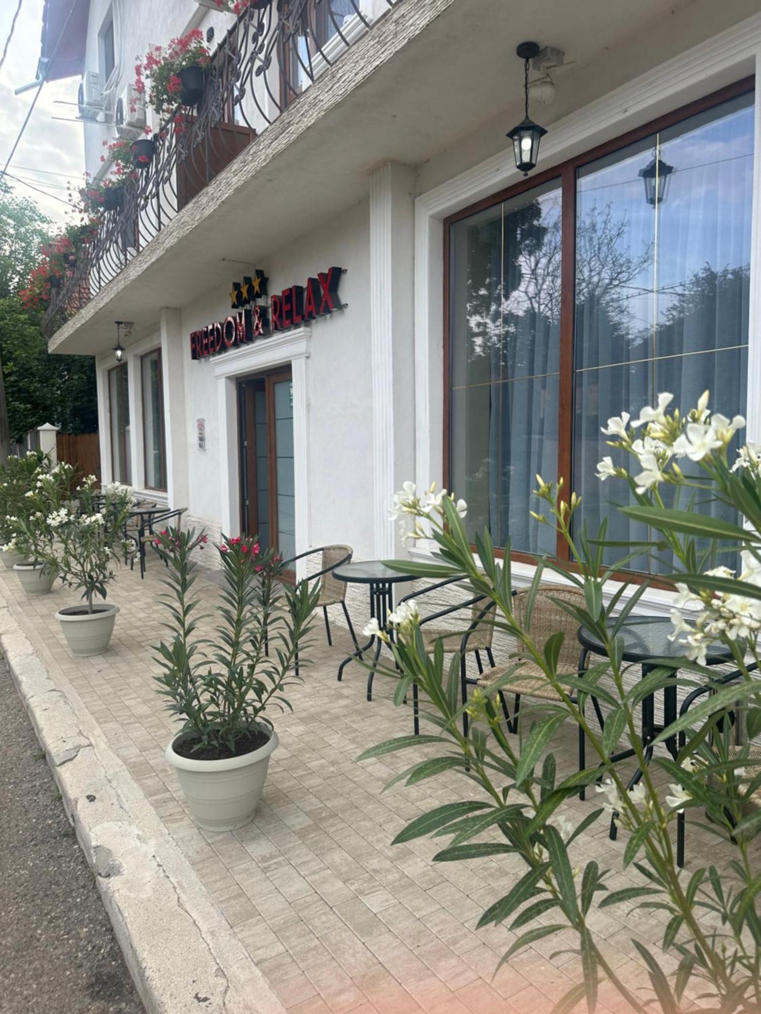 Hotel Freedom&Relax Buzău Esterno foto
