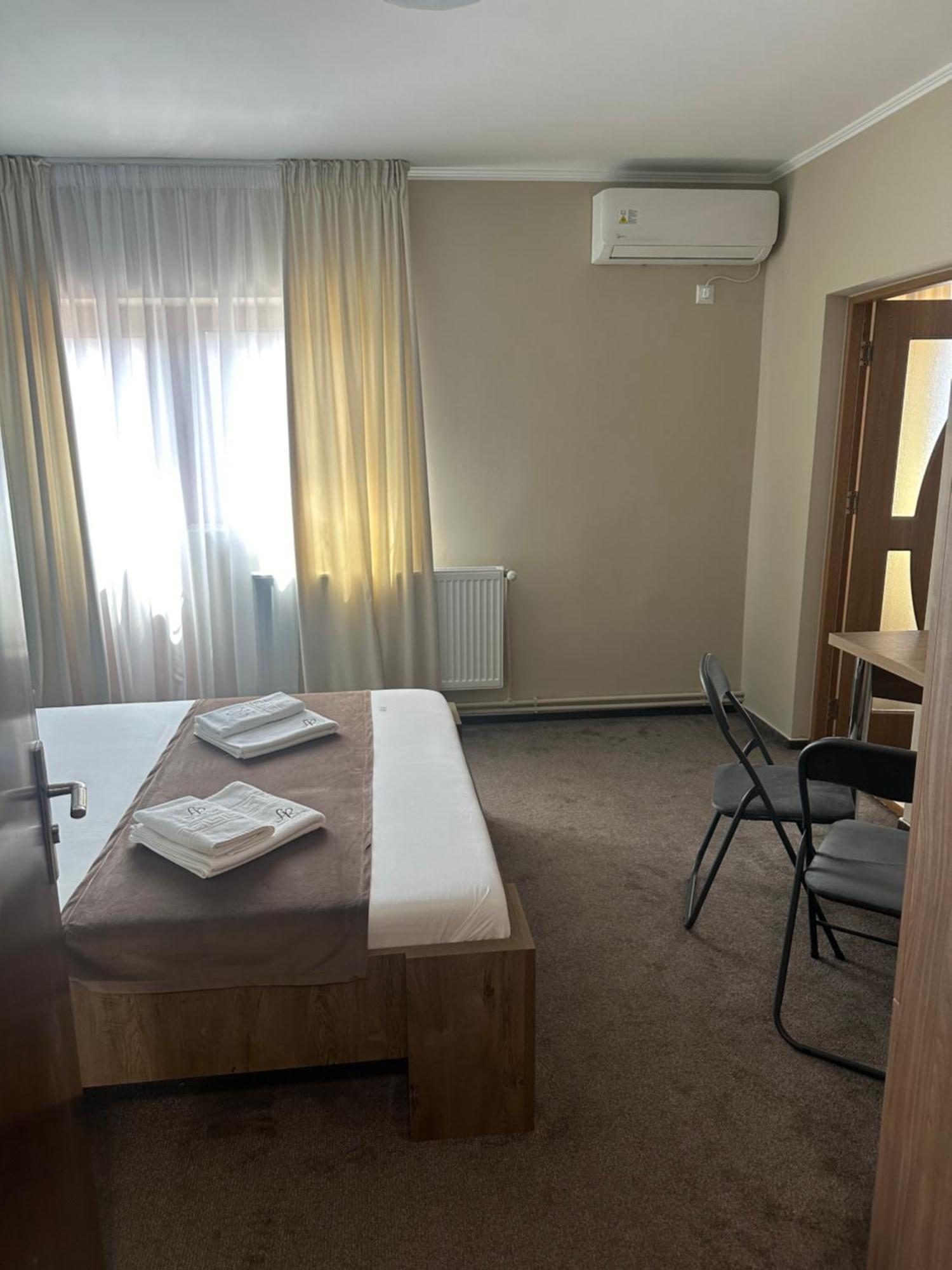 Hotel Freedom&Relax Buzău Esterno foto